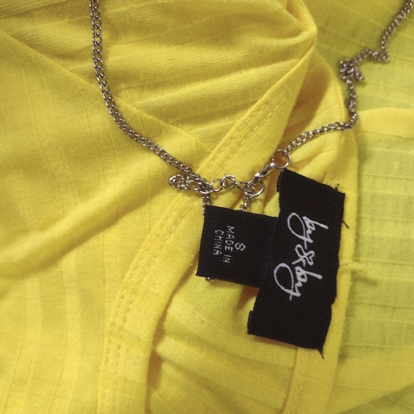 Shirt with necklace - Picture 2 of 3